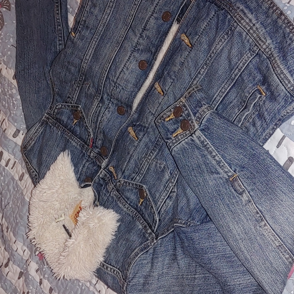 Levis Jean Jacket - Picture 3 of 13